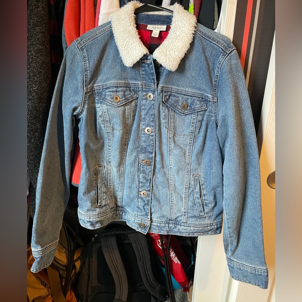 Simple Denim coat with a sheep like fluffy collar.